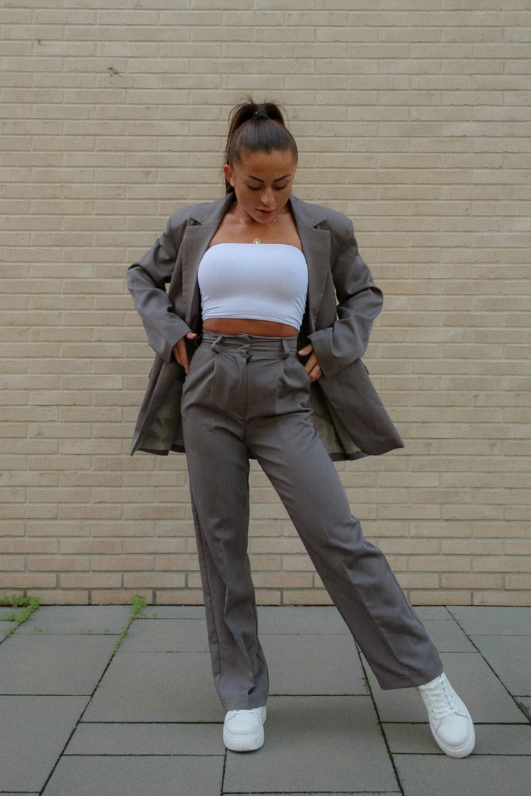 the best basic sötétszürke kosztum nadrág